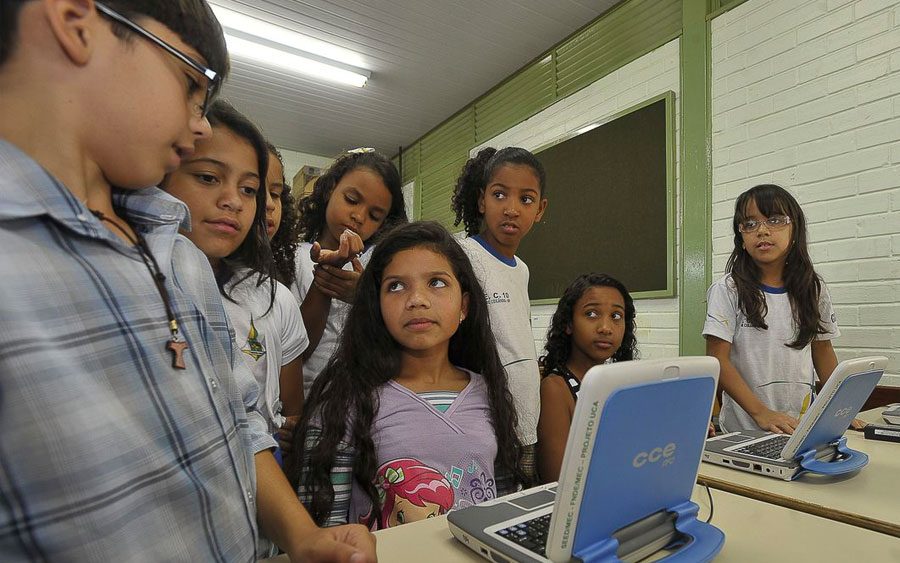 Educação brasileira precisa de tecnologia urgentemente