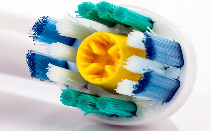 Como funciona uma escova de dente elétrica