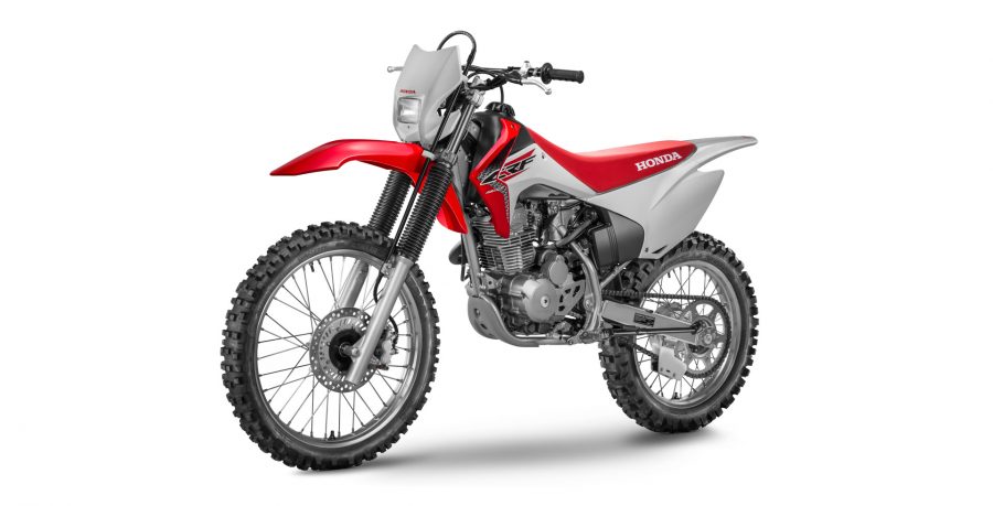 Honda CRF 230F enfrenta qualquer trilha