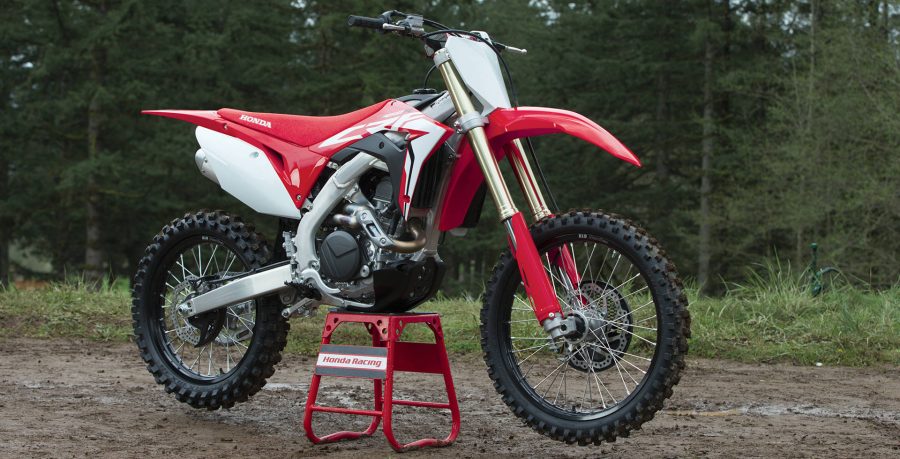 Honda CRF 450R é uma ótima escolha pra trilhas e competições