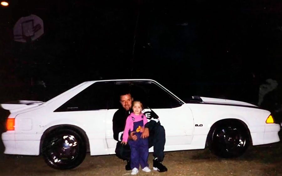 Homem recupera Mustang que precisou vender há 17 anos e se emociona