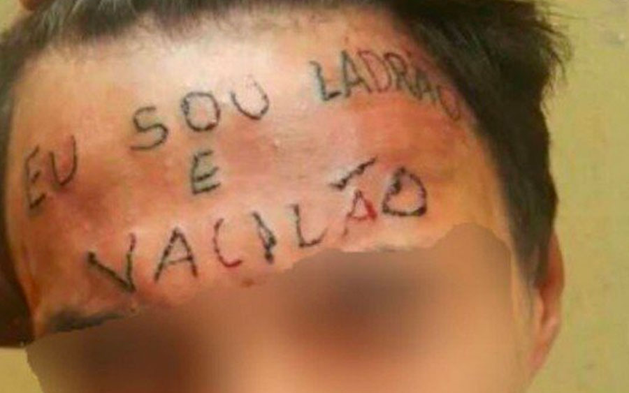 Rapaz que teve frase ‘sou ladrão e vacilão’ tatuada na testa acabou sendo condenado a 4 anos e 8 meses de prisão por roubo