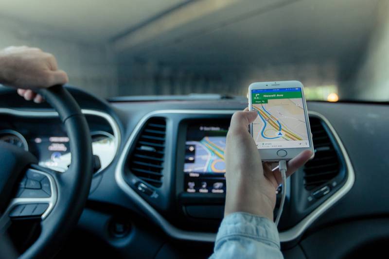 Apps como Waze e Google Maps são ótimos para tomar decisões inteligentes no trânsito
