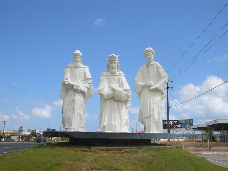 O Monumento Pórtico dos Reis Magos, em Natal, atesta a tradição dos Santos Reis (foto: Patrick-br / Wikimedia)