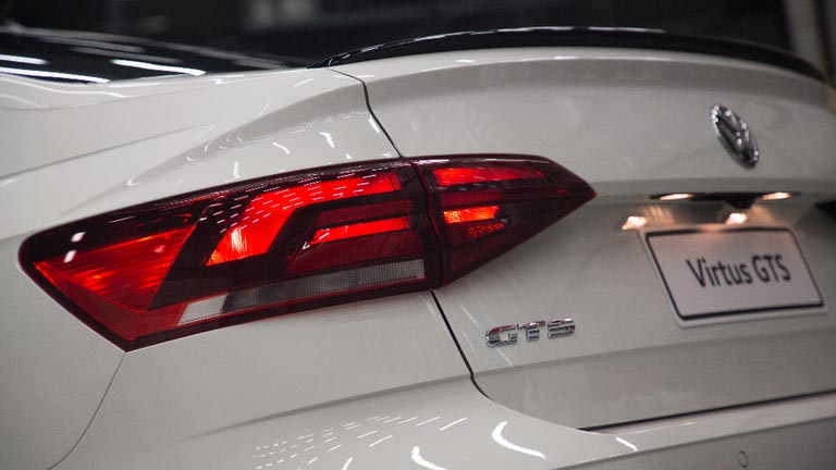 O modelo vai de 0 a 100 km/h em apenas 8,7 segundos e atinge a velocidade máxima de 210 km/h