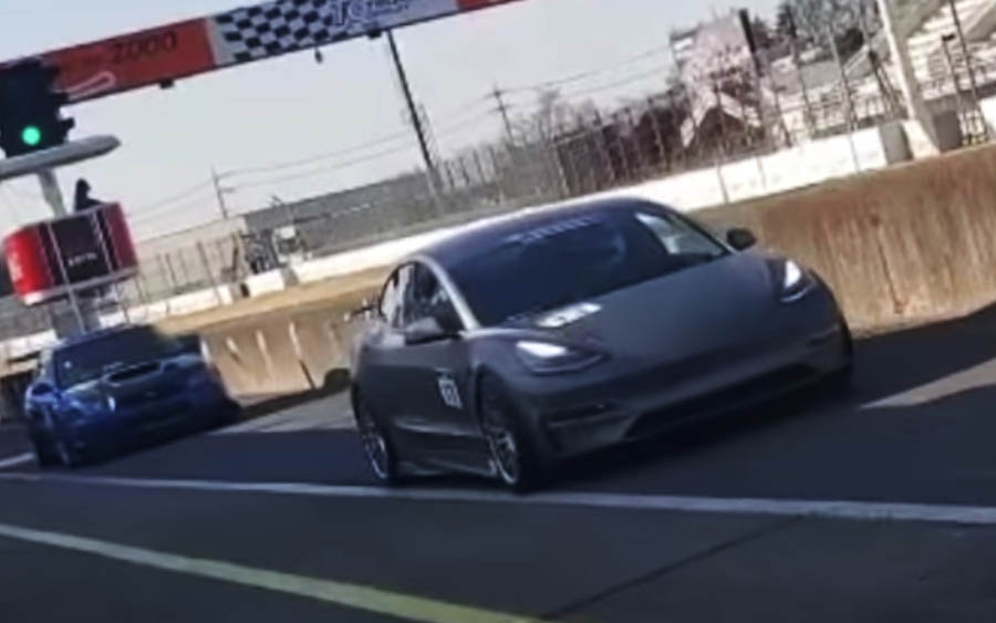 Tesla Model 3 vence o tempo de uma McLaren F1