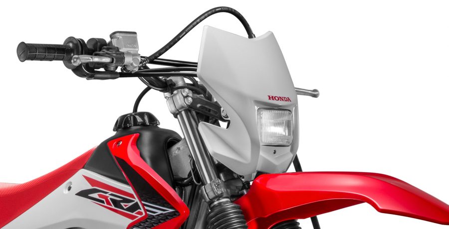 A CRF 230F tem tanque resistente com capacidade para 7 litros.