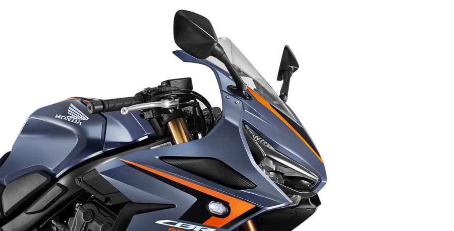 O design da CBR 650R eleva a esportividade para um novo nível. Inspirada na CBR 1000RR Fireblade, a CBR 650R traz todo o DNA de competição da Honda para oferecer mais performance e estilo.