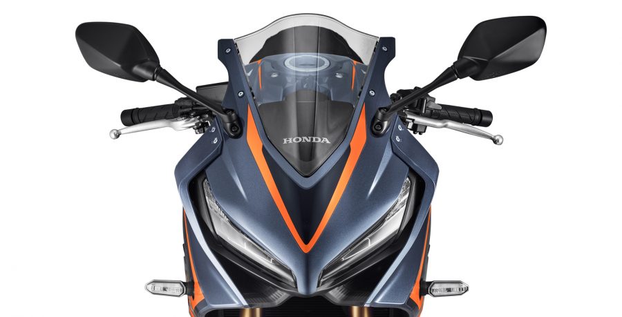 O conjunto ótico da CBR 650R é composto por faróis, piscas e luz de freio em LED, desenhados para proporcionar melhor visibilidade da pista com um estilo esportivo.