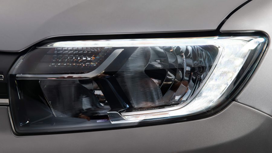 Farol frontal com o contorno de LED