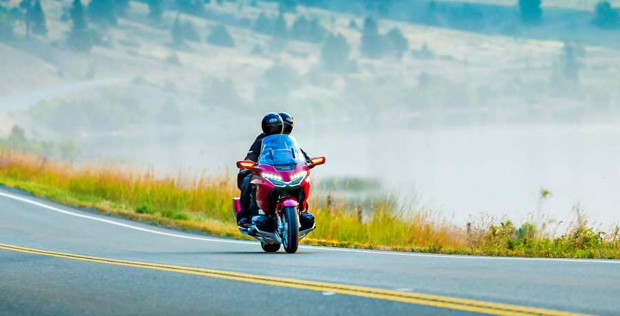 O Walking Mode permite que o piloto movimente a motocicleta para frente e para trás sem esforço: uma inovação perfeita para ajudar você a estacionar em locais mais estreitos e manobrar em baixa velocidade.