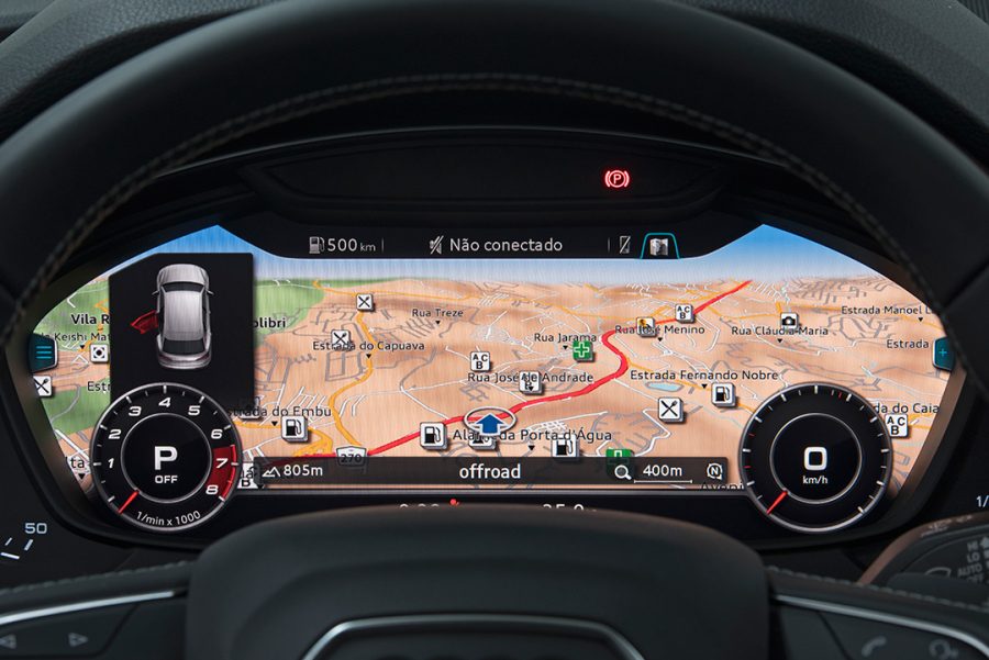 Além do Audi Virtual Cockpit, o desejado e inovador painel de instrumentos da Audi, o SQ5 é oferecido com uma extensa lista de equipamentos, incluindo rodas de liga leve de 20 polegadas, sistema Audi drive select, ACC com traffic jam assist, teto solar panorâmico Open Sky, head up display, Auto hold, Parking assist, câmera de ré, keyless entry, Audi lane assist e ajuste de direção elétrico.