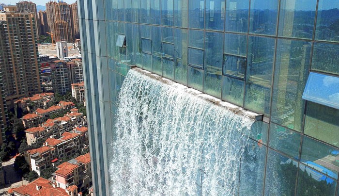 China constrói hotel com maior cascata artificial do mundo