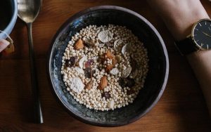 Como a quinoa pode ajudar a combater a fome e a desnutrição
