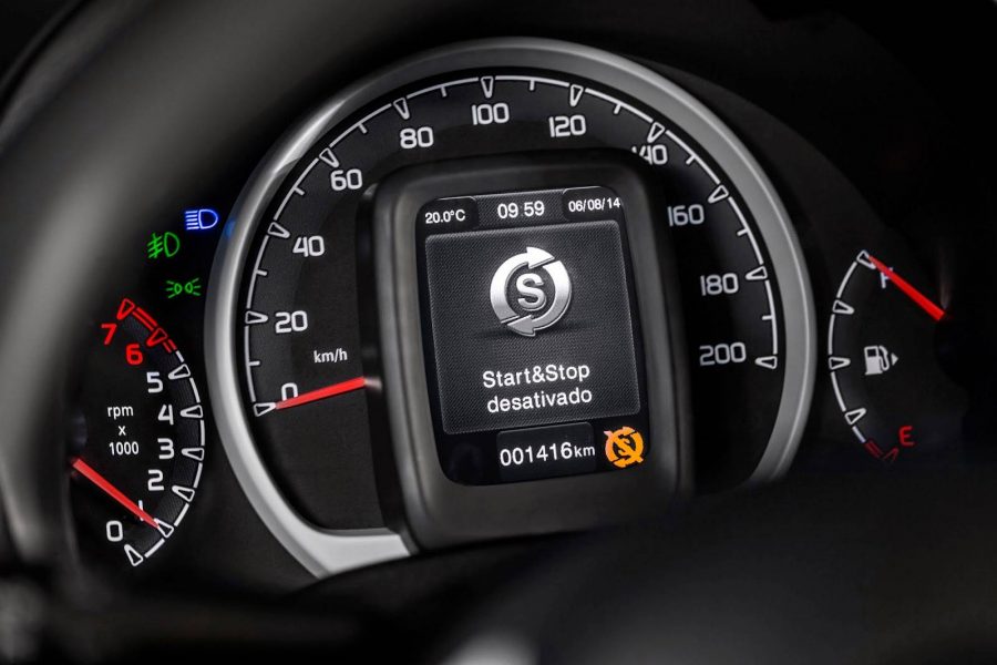 O Uno foi o primeiro modelo nacional a contar com a tecnologia start-stop divulgação/Fiat Leia mais em: https://quatrorodas.abril.com.br/noticias/descubra-o-que-e-mito-e-o-que-e-verdade-a-respeito-do-sistema-start-stop/