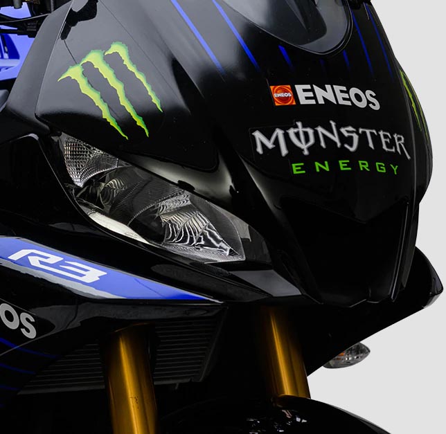 Sua posição de pilotagem esportiva é complementada pela nova suspensão dianteira invertida e amortecedor traseiro, com 7 regulagens na pré-carga da mola, um perfeito equilíbrio entre performance, agilidade e conforto.