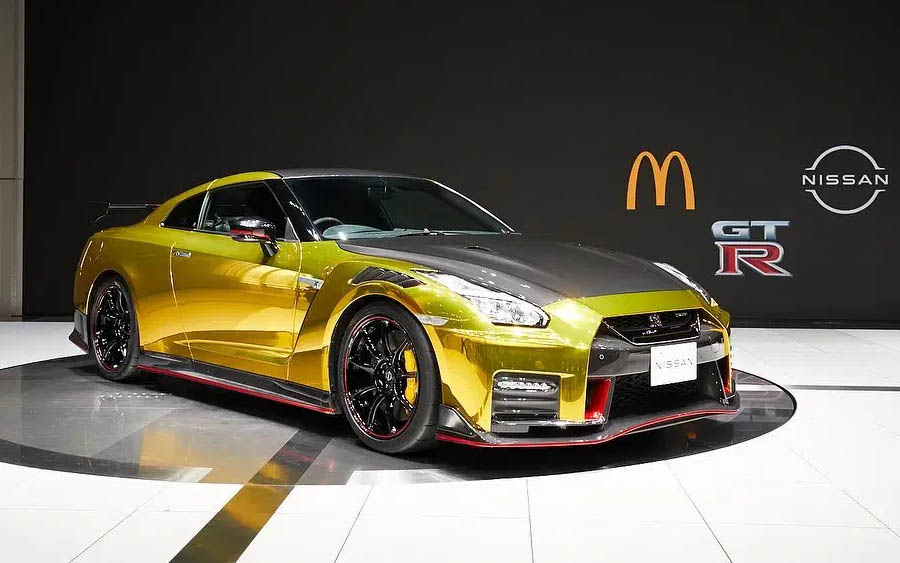 O Nissan GT-R com a cara do McDonald’s