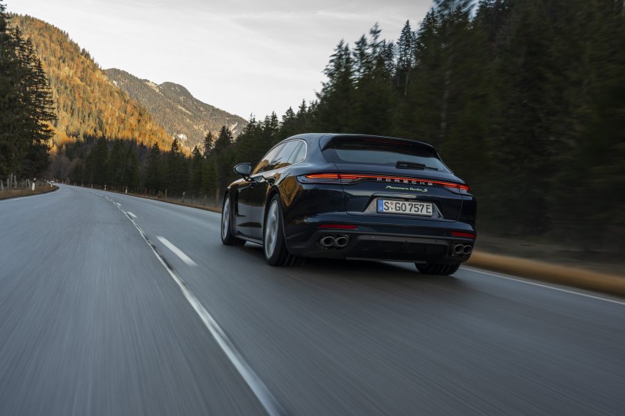 Porsche investe em novas baterias de alto desempenho e tecnologia