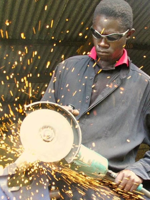 Vagas de emprego cresceram no Brasil; veja como fazer currículo