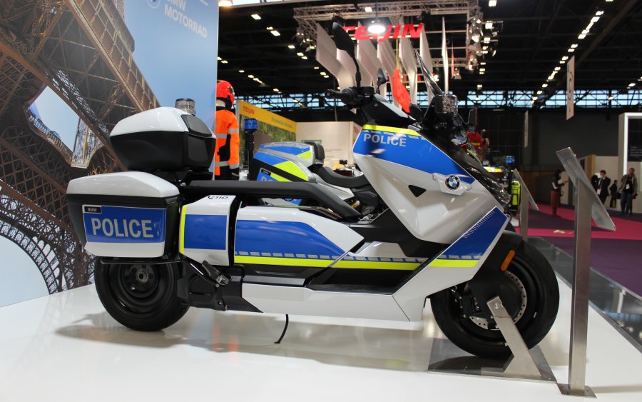 BMW CE 04 deve ser a moto do policial do futuro