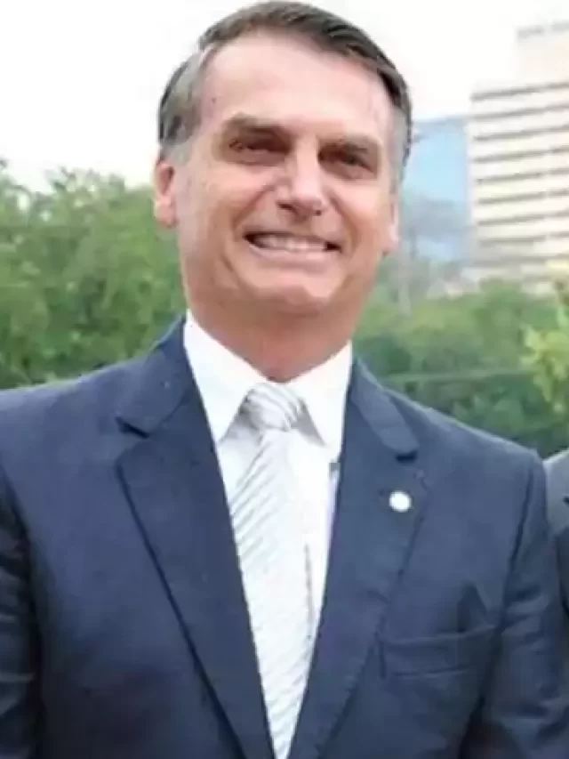 Bolsonaro diz que “Pintou um clima” e internet não perdoa