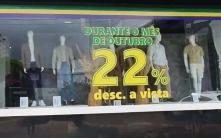Loja tem que tirar número de Bolsonaro de vitrine; decisão é da Justiça Eleitoral