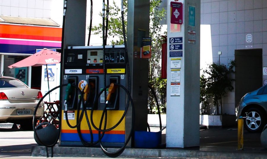 Preço da gasolina nos postos volta a subir após 15 semanas (Rovena Rosa/Agência Brasil)