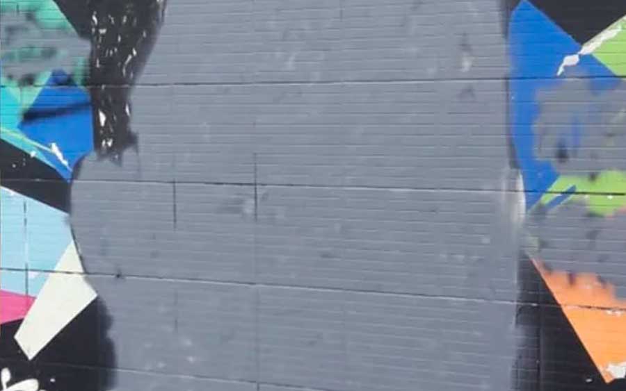 Rosto de Robinho é pichado em muro da escolinha de futebol Meninos da Vila