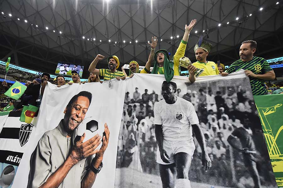 Brasileiros fizeram homanagem ao Rei do Futebol durante a Copa do Mundo 2022 (André Durão / MoWA Press)