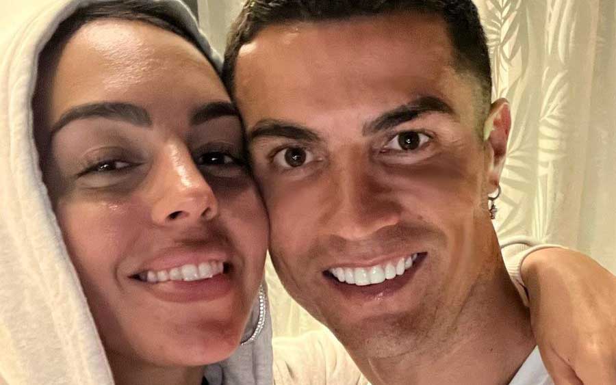 A empresária compartilhou em suas redes sociais um vídeo mostrando como estava a decoração de sua casa para a ceia de Natal e o presente que deu a Cristiano Ronaldo. 