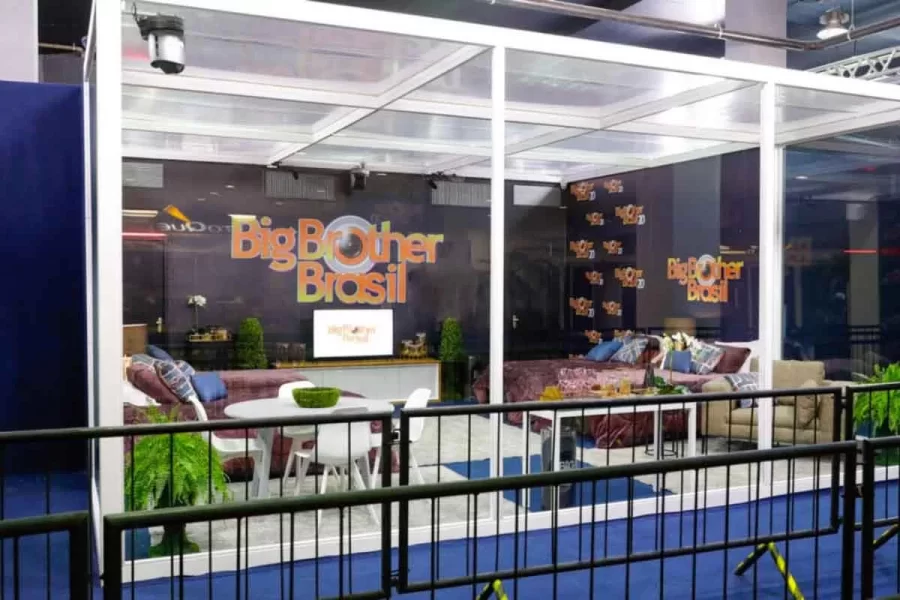 Os preparativos para o BBB23 estão a todo vapor. Na sexta-feira (6/1), um espaço em um shopping da Zona Oeste do Rio de Janeiro teve a passagem bloqueada e ganhou uma gigante cortina preta para dar início à montagem da casa de vidro.