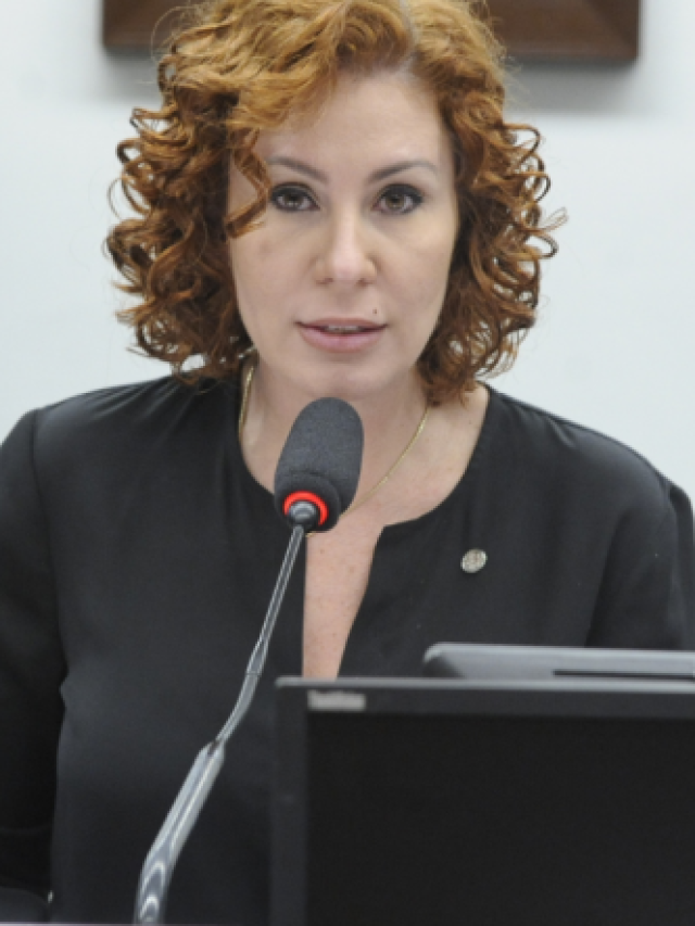 Carla Zambelli e Bolsonaro não parecem estar unidos