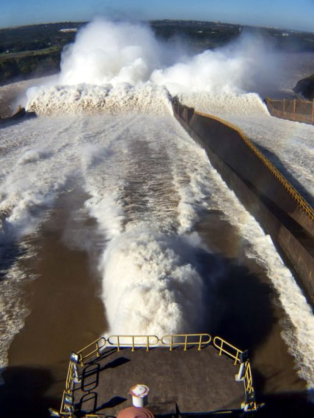 Usinas hidrelétricas abriram comportas – Itaipu