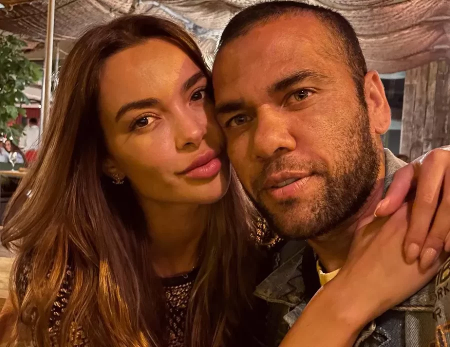 Joana Sanz apagou algumas das fotos que tinha com o marido, Daniel Alves, no Instagram. O jogador está preso na Espanha, sem direito a fiança, desde sexta-feira, dia 20 de janeiro