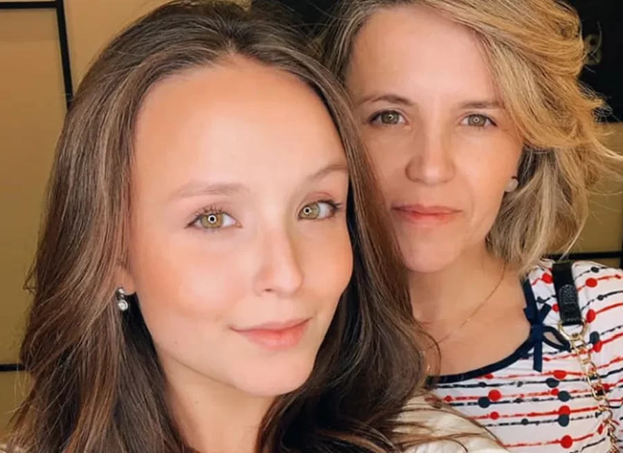 O dia que a Mãe de Larissa Manoela deu unfollow na filha