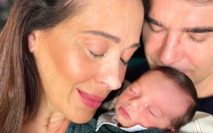 Claudia Raia divulga novas fotos com o filho