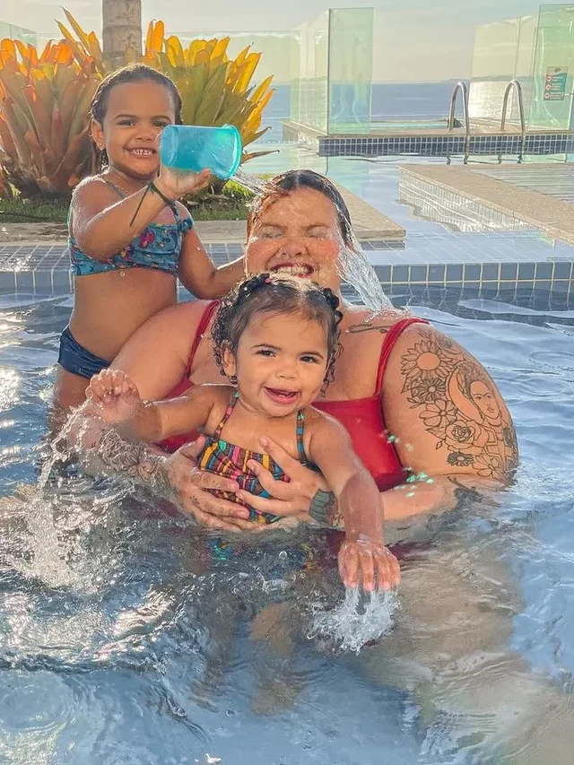 Instagram: Thais Carla quer R$ 52 mil de Nikolas Ferreira