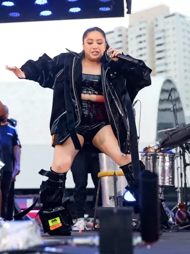 Mari Fernandez leva tombo em show de Anitta