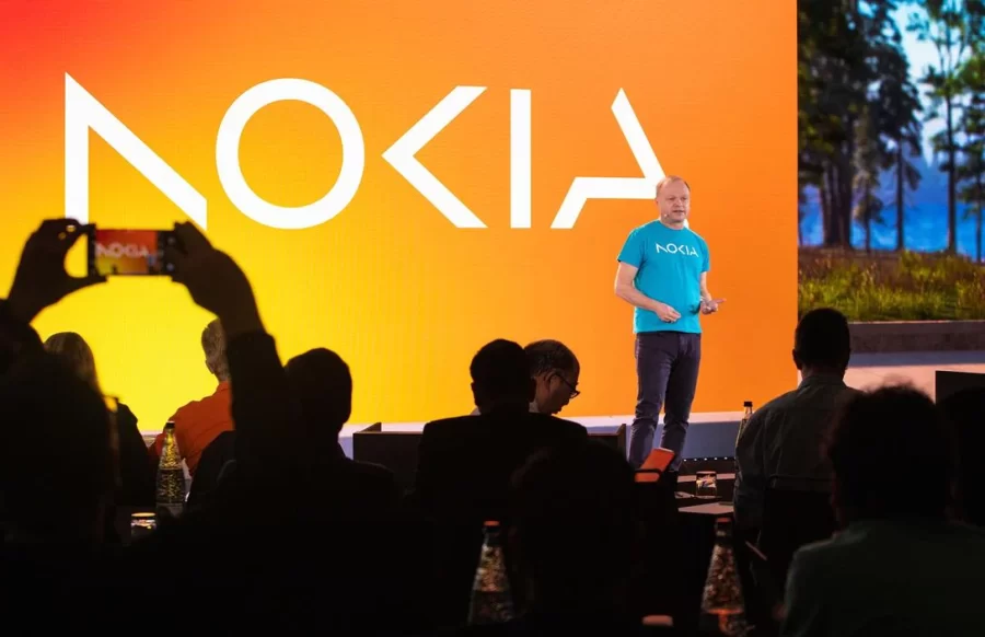 Com a nova estratégia, a Nokia está focada em seis pilares estratégicos para orientar a mudança: aumentar a participação de mercado com provedores de serviços, expandir a base de clientes empresariais.