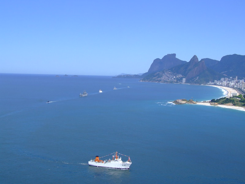 A Convenção das Nações Unidas sobre o Direito do Mar estipula que a plataforma continental de um Estado costeiro é constituída pelo leito e subsolo das áreas submarinas que se estendem para além de seu mar territorial, ao longo do prolongamento natural de seu território terrestre, até o limite externo da margem continental ou até uma distância de 200 milhas náuticas.