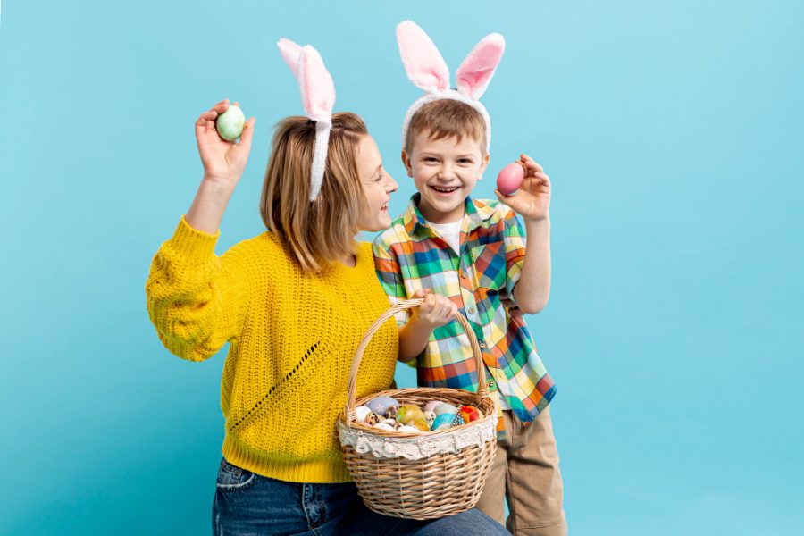 Com a chegada da Páscoa, muitas pessoas gostam de presentear amigos e familiares com ovos de chocolate. No entanto, com o aumento dos preços, pode ser difícil encontrar opções acessíveis. Felizmente, existem alternativas mais baratas e criativas para presentear nesta época do ano.