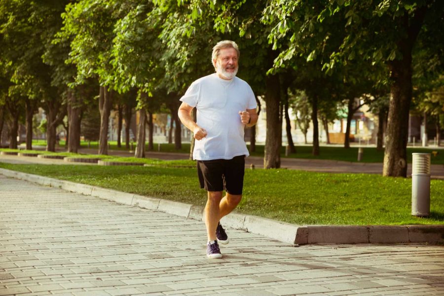 Reduz o risco de diabetes: A corrida pode ajudar a reduzir o risco de diabetes tipo 2, já que ajuda a controlar os níveis de açúcar no sangue e a aumentar a sensibilidade à insulina.