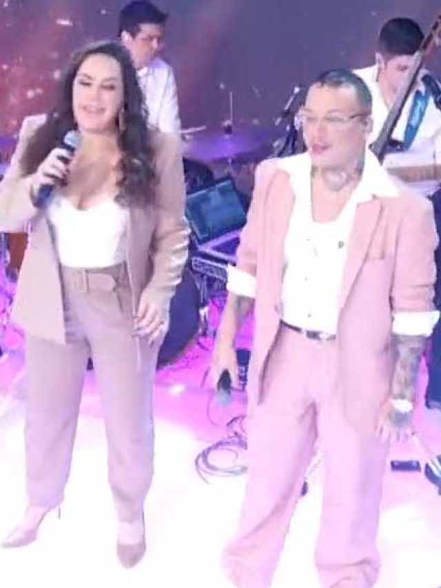 Gloria Groove canta ao lado da mãe e agrada fãs