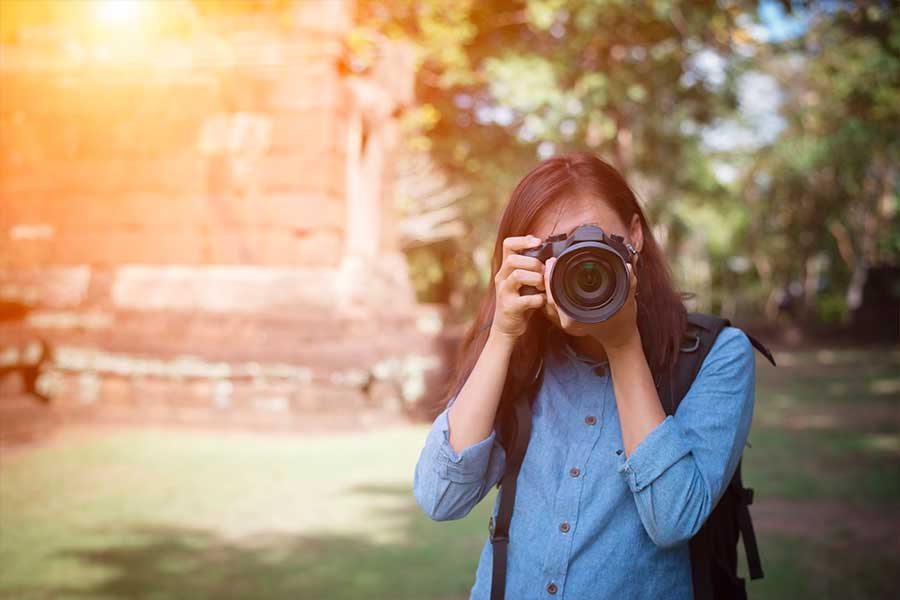 A escolha entre um curso de fotografia gratuito ou profissional dependerá dos seus objetivos e disponibilidade financeira. Se você está começando na área e quer aprender os conceitos básicos da fotografia, um curso gratuito pode ser uma boa opção. Já se você quer se aprofundar na fotografia e seguir uma carreira na área, um curso profissional pode ser mais indicado. É importante avaliar o conteúdo, o suporte oferecido e o valor financeiro antes de escolher o curso ideal para você.