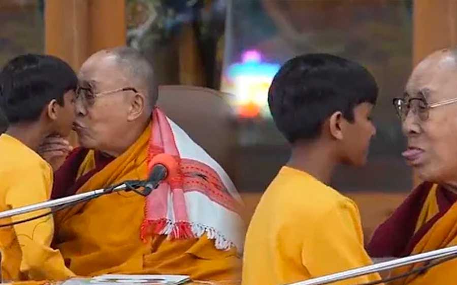 No pedido de desculpas, o Dalai Lama se referiu ao ato como "inocente", mas não abordou a inapropriada natureza de sua pergunta ao menino.