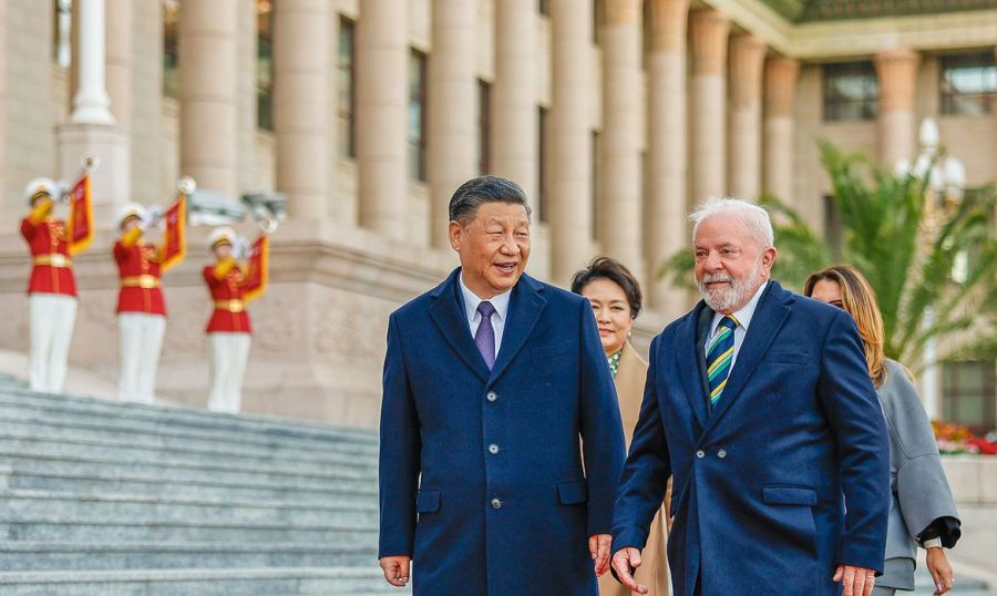 O presidente da China, Xi Jinping (e) recebe no Grande Palácio do Povo, o presidente Luiz Inácio Lula da Silva (d). Neste encontro assinaram uma série de acordos comerciais e de parceria. Foto: Ricardo Stuckert/PR© Ricardo Stuckert/PR