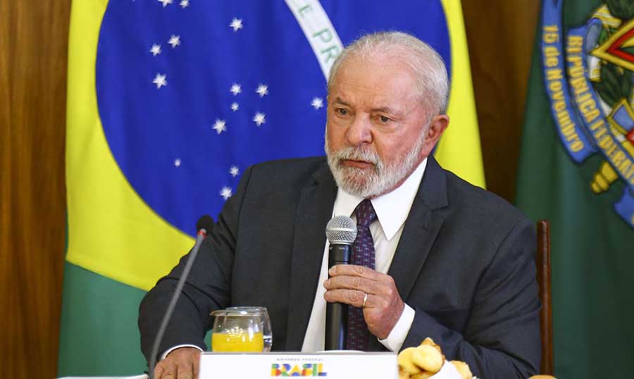 O Presidente reiterou suas críticas ao atual patamar da taxa básica de juros, que ele considera "incompreensível". Além disso, Lula declarou que a política de preços da Petrobras só será debatida quando ele convocar os responsáveis para tratar do assunto (Marcelo Camargo/Agência Brasil)