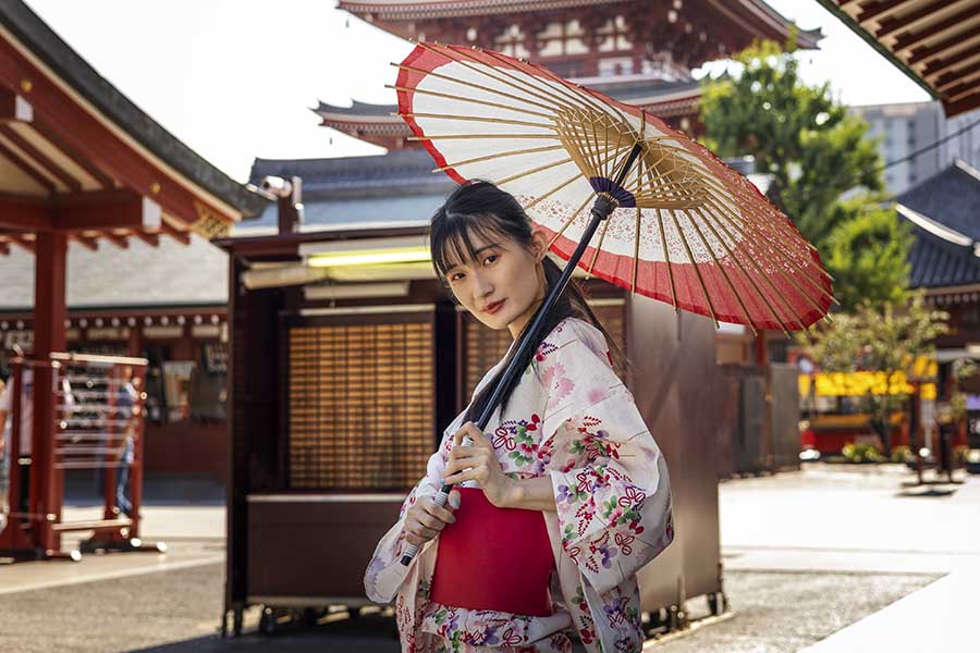 O Brasil e o Japão são dois países com culturas muito diferentes. Enquanto o Brasil é conhecido por sua diversidade cultural e pela sua natureza acolhedora e calorosa, o Japão é conhecido por sua disciplina, tradição e respeito pela hierarquia.