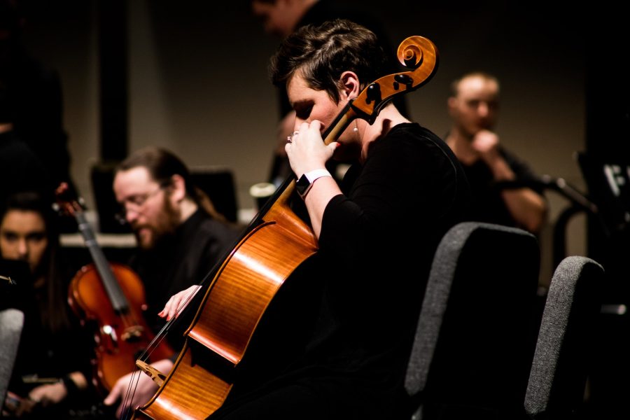 Técnicas avançadas: A música clássica apresenta uma grande variedade de técnicas musicais avançadas que desafiam a capacidade dos músicos e proporcionam um prazer único para os ouvintes.