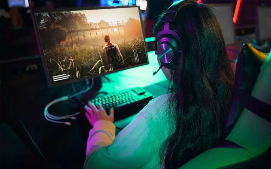 Monitor: Os PCs gamers geralmente exigem monitores com maior taxa de atualização e menor tempo de resposta, para oferecer uma experiência de jogo mais fluida.